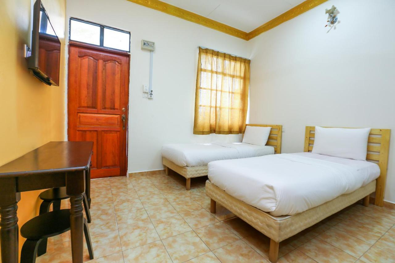 Oyo 89887 Chalet Yunie Marang Εξωτερικό φωτογραφία