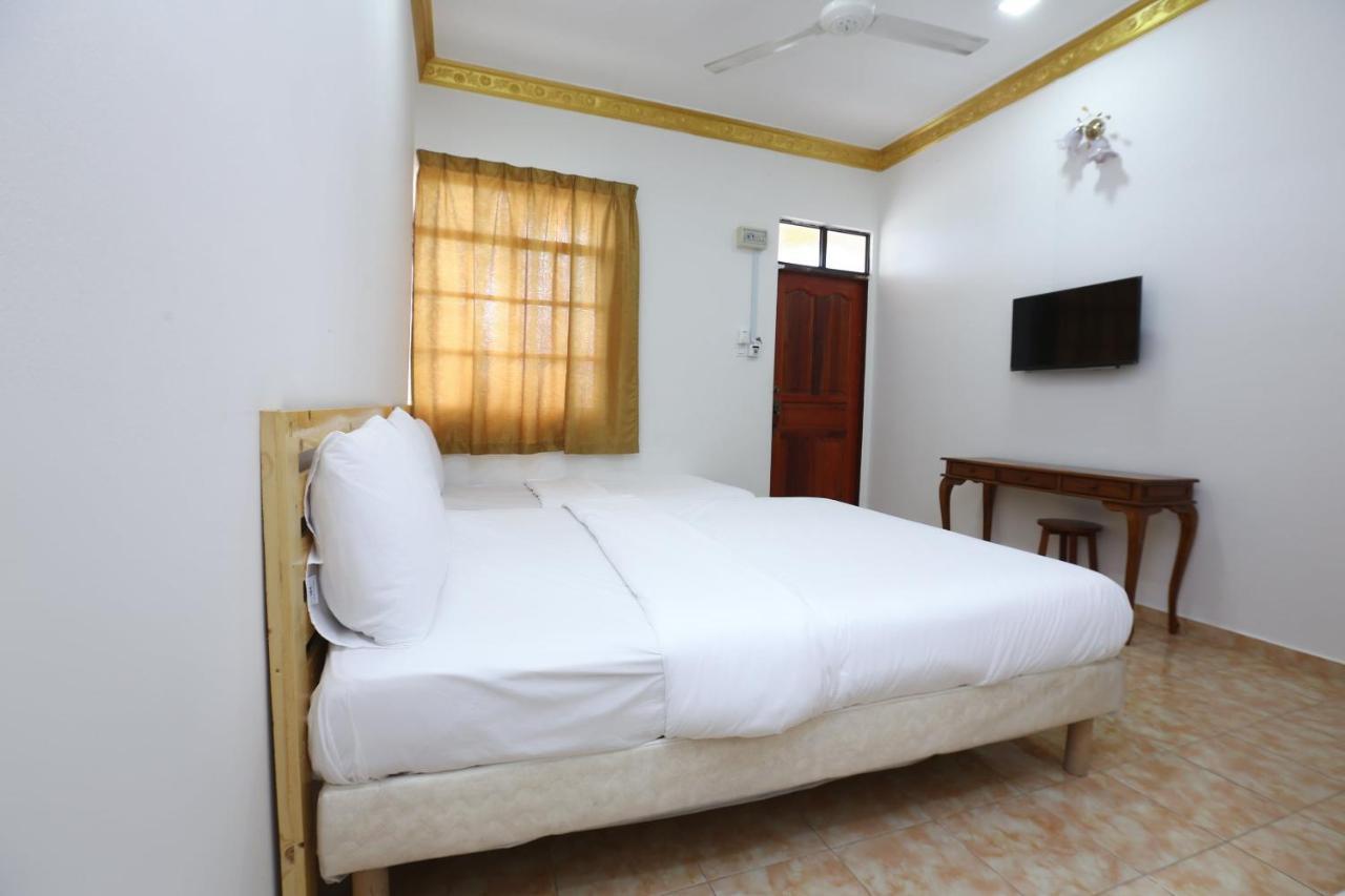 Oyo 89887 Chalet Yunie Marang Εξωτερικό φωτογραφία