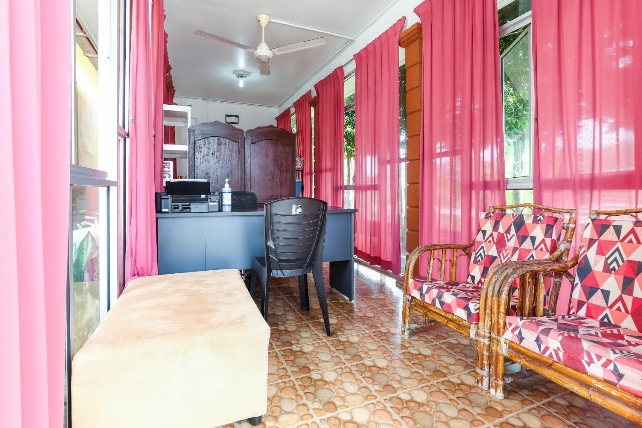 Oyo 89887 Chalet Yunie Marang Εξωτερικό φωτογραφία