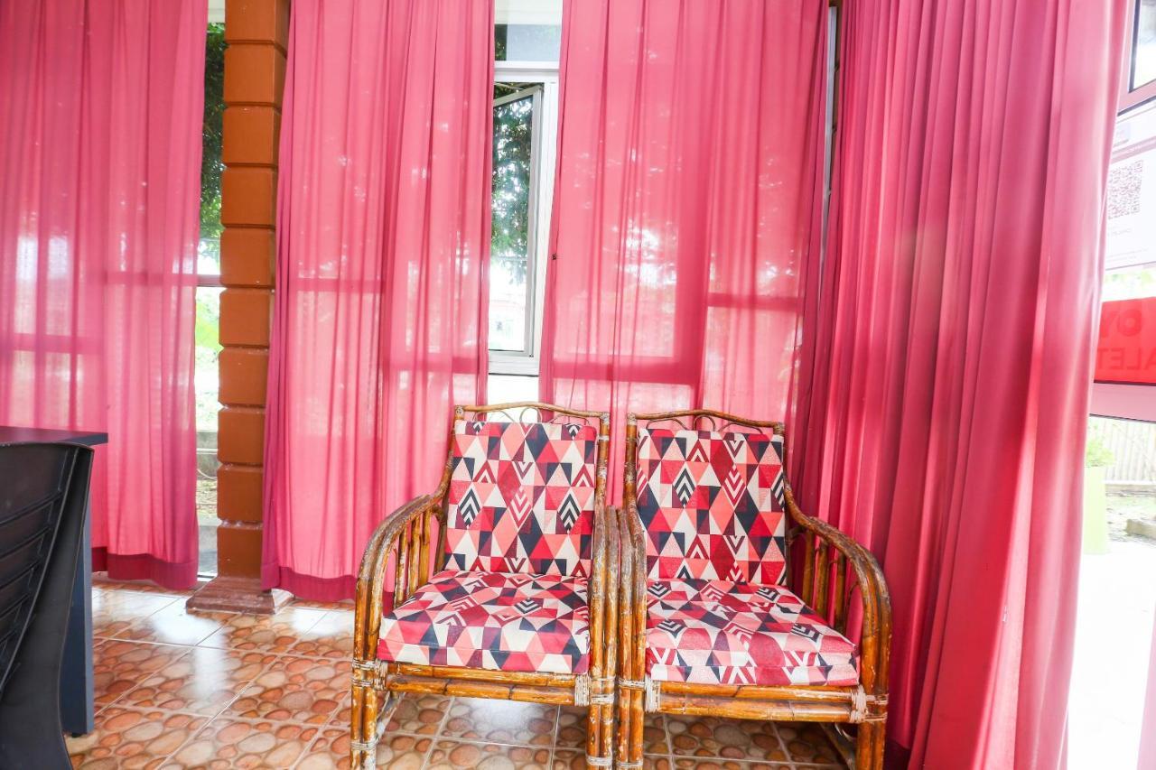 Oyo 89887 Chalet Yunie Marang Εξωτερικό φωτογραφία