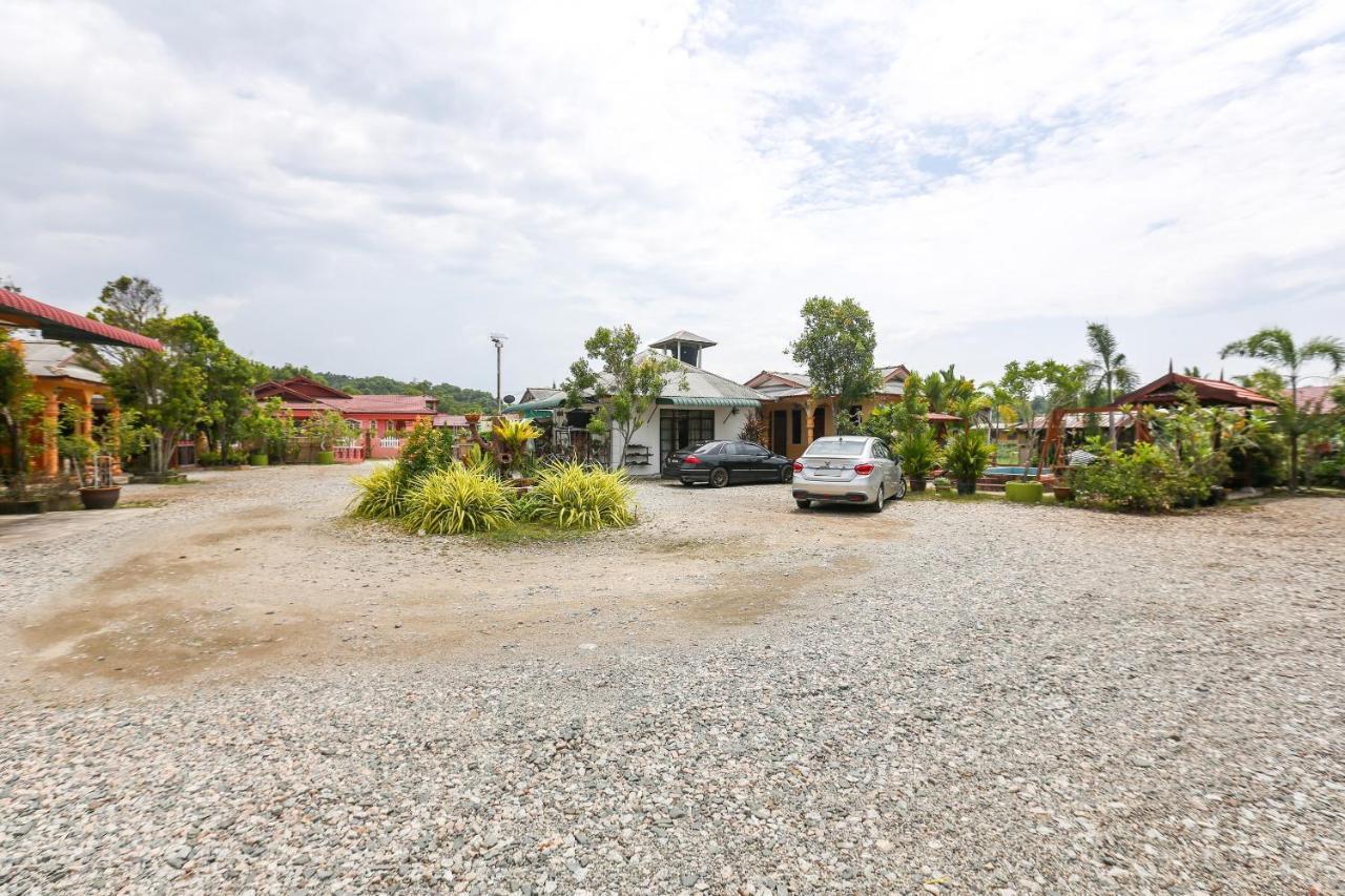 Oyo 89887 Chalet Yunie Marang Εξωτερικό φωτογραφία