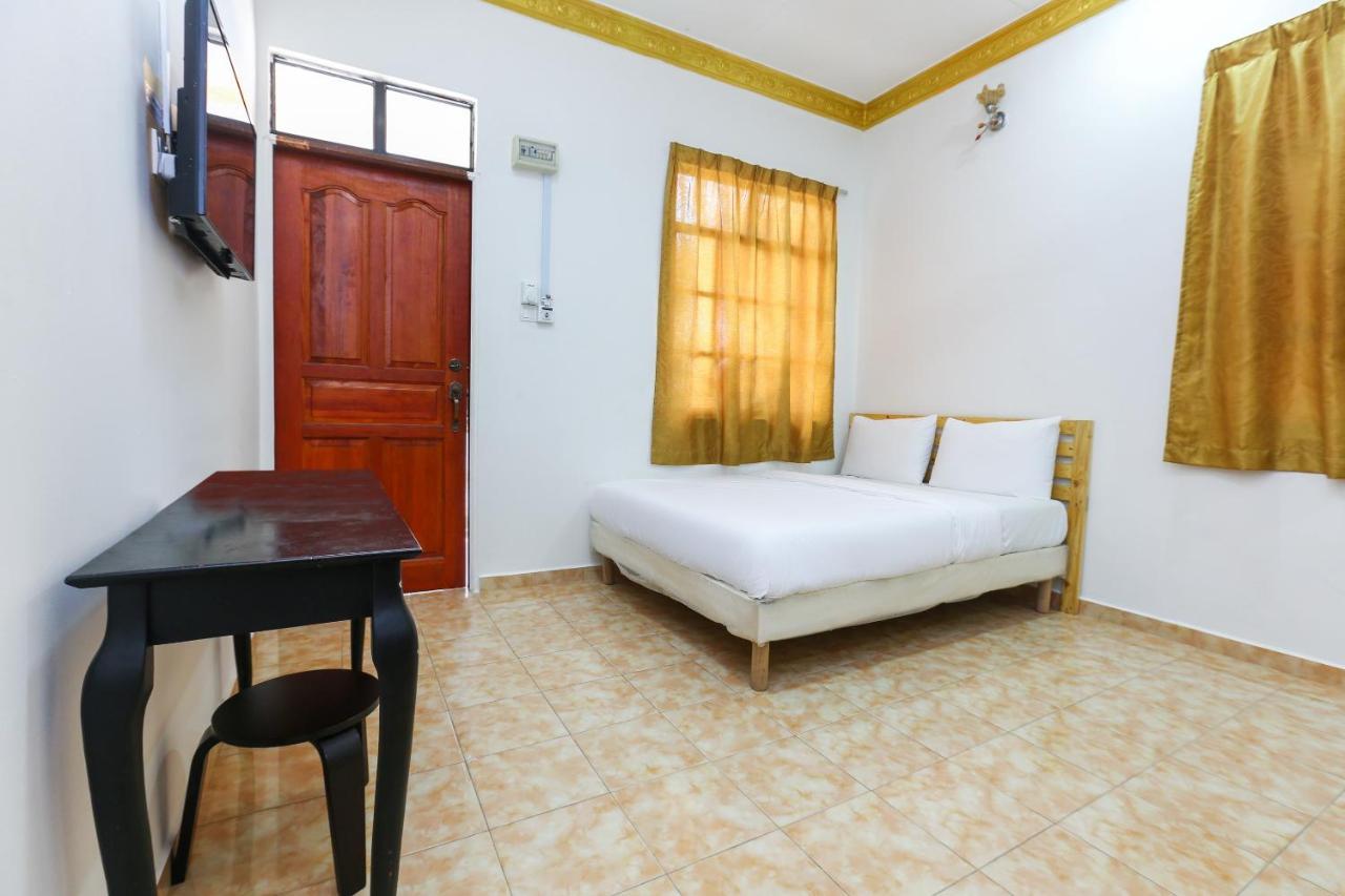Oyo 89887 Chalet Yunie Marang Εξωτερικό φωτογραφία