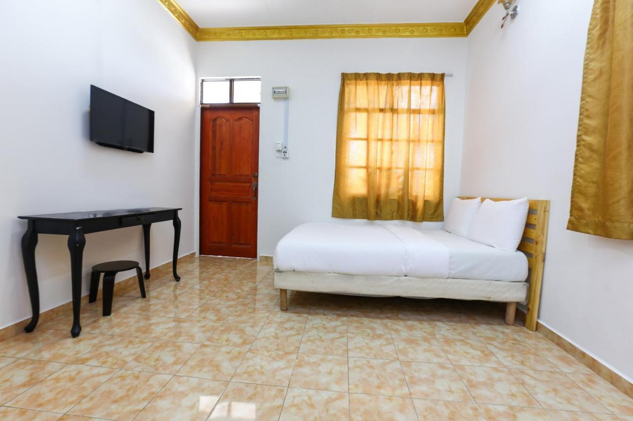 Oyo 89887 Chalet Yunie Marang Εξωτερικό φωτογραφία
